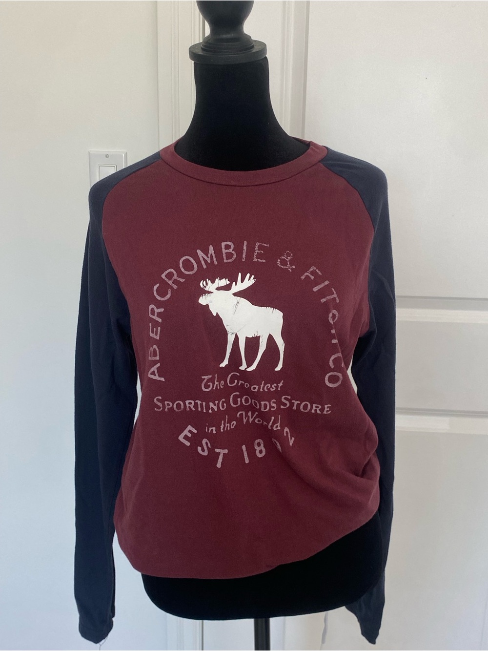 Y2K style Abercrombie & Fitch Women’s Burgundy and Navy Moose Graphic Sweater